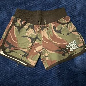 Aloha Vibes Camo shorts